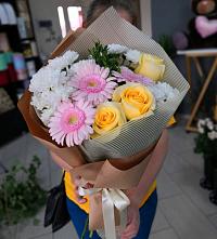 Букет цветов из:  Герберы, Розы и Хризантемы в Криводановке