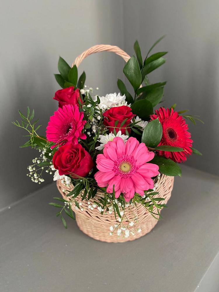 Цветочная композиция из Розы, Хризантемы и Герберы в корзине в Криводановке