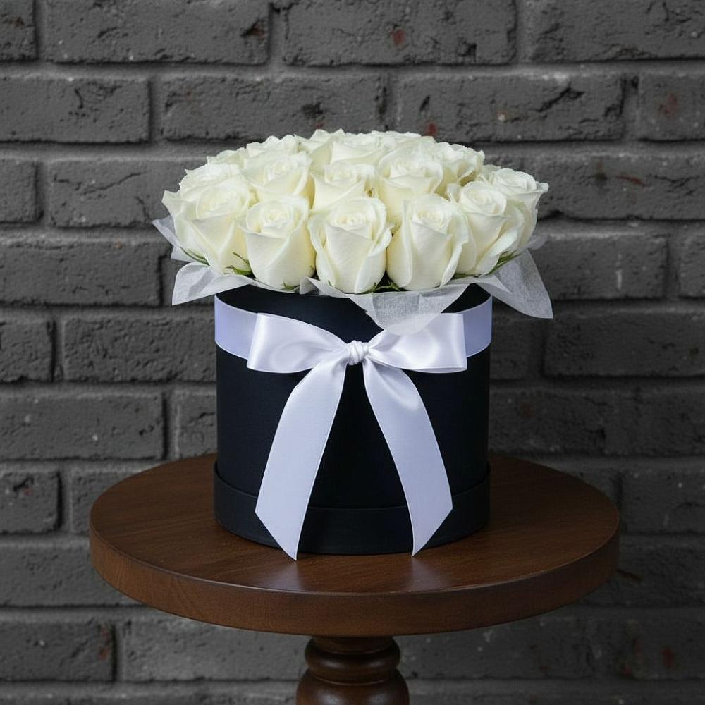 Цветочная композиция из Розы в шляпной коробке в Криводановке