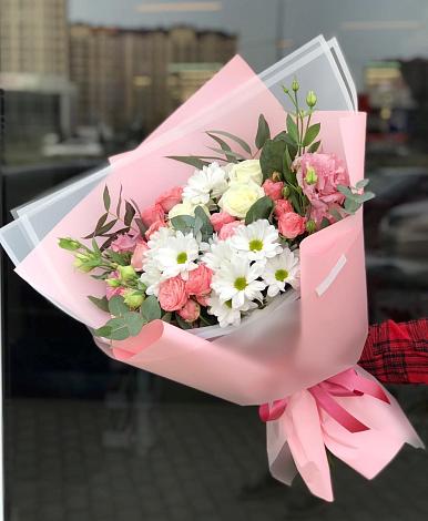 Букет цветов из: Розы, Лизиантусы и Хризантемы в Криводановке